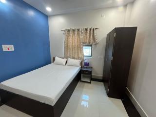 HOTEL O L R - Bodh Gaya - 1