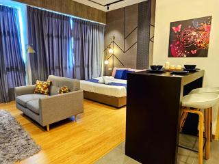 Leisure3 King Bed Imperium Residence Kuantan City View Studio - 1
