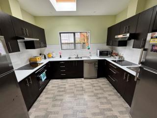 Central- 6Bed 7Bath-Cinema-GamesRoom-AirNZseats- Sleeps 12-FREE parking - Christchurch - 5