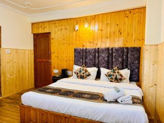 Hotel Suraj Inn ,near Hadimba Devi Temple ! Rooftop Restaurant ! Personal Parking - 8