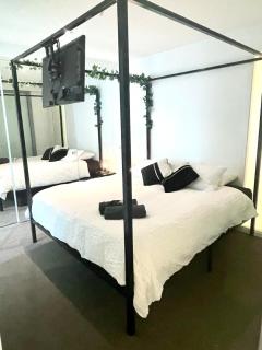 Stylish 1BR Apartment in Melbourne CBD with Balcony & Pool - Melbourne - 4