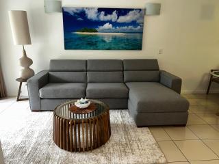Paradise resort living one bedroom apartment - Westcourt - 0