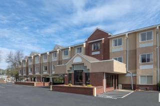 Microtel Inn by Wyndham Lake Norman - Cornelius - 0