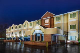 Microtel Inn by Wyndham Lake Norman - Cornelius - 7