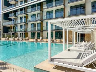 Vibrant - 2BR - Exclusive Pool, Shared Gym - 4