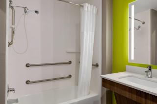 La Quinta by Wyndham Shawnee - Shawnee - 1