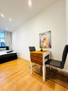 Comfy & Cozy 4BR Shared Apt next to Kaufpark Alterlaa - Vienne - 6