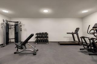 Ramada by Wyndham West Edmonton Hotel & Suites - 3