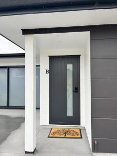 Brand new Lakeside cozy Hoiho king - Taupo - 9