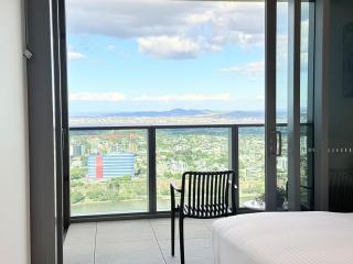 1 Bed and Sofa Bed Riverfront Retreat with Pool at QWR - 7