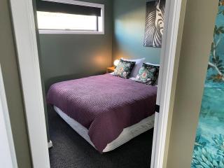 New two bedroom close to town - 6