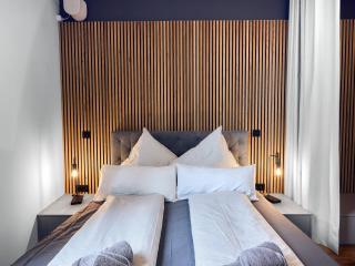 seeglueck HAFENBLICK - Stilvolle Ferienwohnung direkt am See mit maritimem Flair am Fährhafen in Konstanz - Konstanz - 9