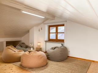ALPINESTAY #1 - Apartment für 6 - Bergblick, Balkon, Kamin, Kino, Yoga, Parkplatz - 3