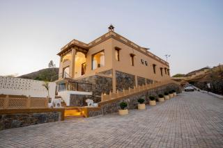 Luxury Villa in Udaipur with Pool & 360 Hill View By Ozy Stays - Nāi - 4