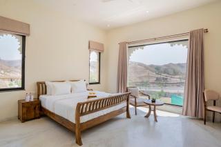 Luxury Villa in Udaipur with Pool & 360 Hill View By Ozy Stays - Nāi - 6