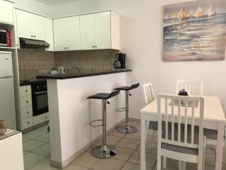 Chic 1BR Apt with Pool - Shops & Restaurants Nearby - Paphos - 4