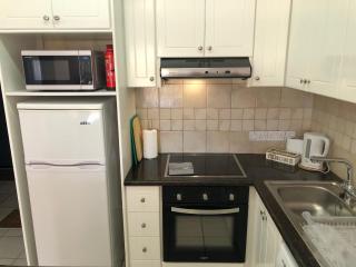Chic 1BR Apt with Pool - Shops & Restaurants Nearby - Paphos - 3