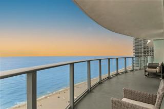 Beachfront Balcony Apartment Amenities - Hollywood - 0