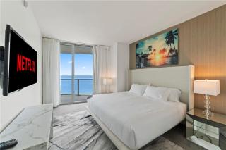 Beachfront Balcony Apartment Amenities - Hollywood - 3