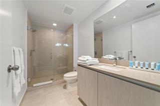 Beachfront Balcony Apartment Amenities - Hollywood - 2