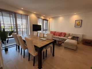 NEW Modern 2-Bed Riverside Flat with Balcony SW11 - 7