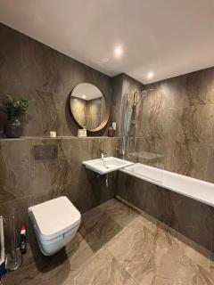 NEW Modern 2-Bed Riverside Flat with Balcony SW11 - London - 5