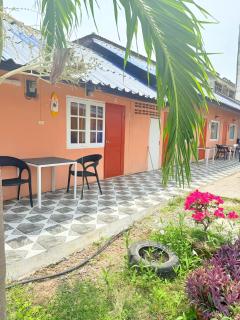 Harry's Beach Club - Ban Phe - 9