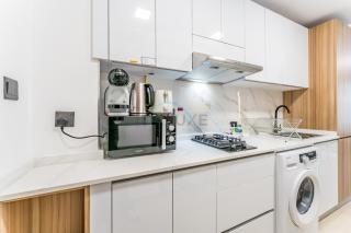 Pool and Community View Studio with Balcony Near Park, Pantheon Elysee III, Jumeirah Village Circle by Deluxe Holiday Homes - 5