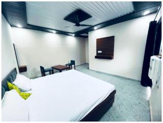 HOTEL PREMIUM AYODHYA DHAM Near Ram janm Bhoomi and Temple - A Premium Guest House - Ayodhya - 3