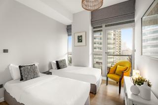 Dubai Marina Luxury 2BR with Pool, Gym & Near JBR Beach, Metro - 4