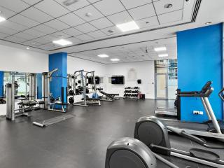 Dubai Marina Luxury 2BR with Pool, Gym & Near JBR Beach, Metro - 3