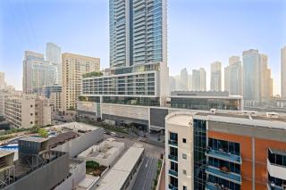 Dubai Marina Luxury 2BR with Pool, Gym & Near JBR Beach, Metro - 2