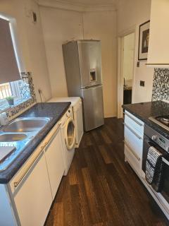 Spacious Bournemouth Home with BBQ, Outdoor Seating & large TV - 8