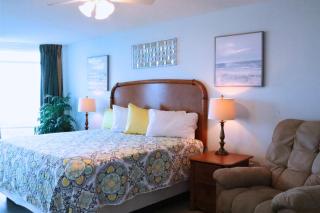 Spacious Luxurious 2B2B Ocean View Condo Sleeps 8 - Myrtle Beach - 4