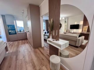 FLH - Golden Gallery with Balcony & Free Parking - Floreşti - 0