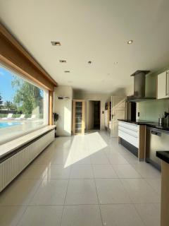 Luxury Villa Pool & Spa - Halle - 3