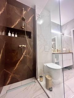 FLH - Golden Gallery with Balcony & Free Parking - Floreşti - 2