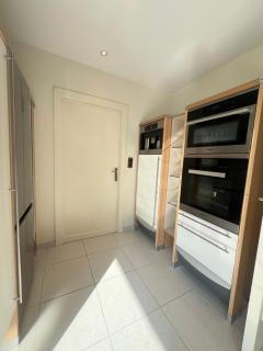 Luxury Villa Pool & Spa - Halle - 8
