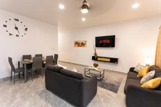 Spacious 2 Bedroom Unit with Concierge - - 2