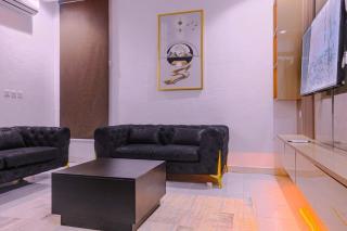 Luxe Apartment - 6