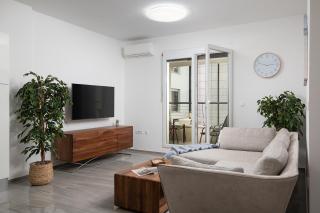 Modern City Center Apartment - Pula - 0
