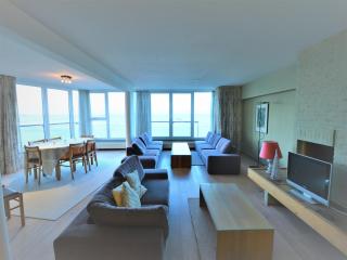 Bright 3-Bedroom Apartment with Sea View - Knokke-Heist - 0