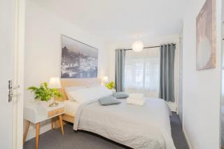 Entire 4-Bed House & Parking, Steps from ICC & Utilita Arena Birmingham & Broad Street - 2