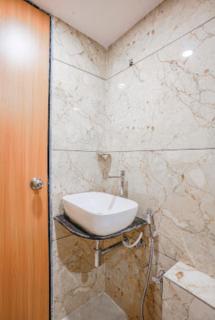 Hotel Crystal Place - Bombay - 9
