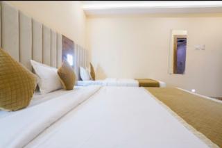 Hotel Crystal Place - Bombay - 1