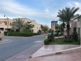 Luxury, Neat And Affordable - Karachi - 1