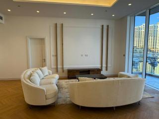 5 Star Luxury 3BR Apartment on The Palm with Huge Pool and Beach - 2