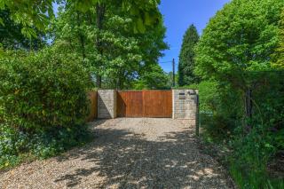 Eco 2-Bed Bungalow with Biodiverse Garden & Solar - - 4
