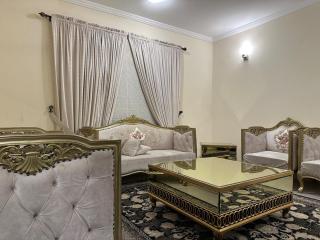 Premium, Cozy And Budget friendly - Karachi - 0