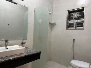 Premium, Cozy And Budget friendly - Karachi - 7
